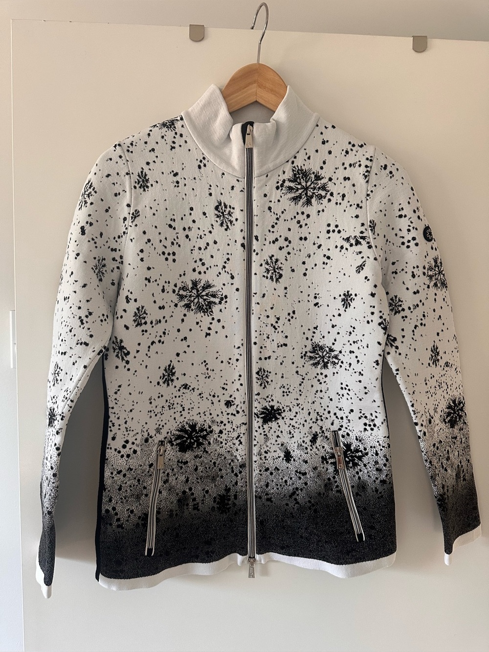 Women's Newland White & Black Snowflake Zip Ski Layer L